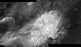 Archivo:A Close-Up View of the Aristarchus Crater