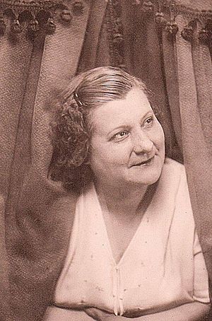 Archivo:Amparo Boronat Picazo. Ca. 1950