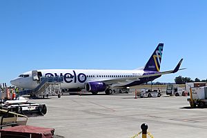 Archivo:Avelo 737-800 at Santa Rosa