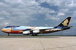 Boeing 747-412, Singapore Airlines AN1397976.jpg