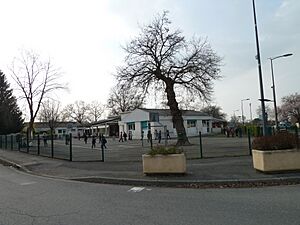 Archivo:Ecole de Montardon