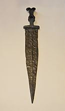 Archivo:Espada celtíbera de antenas de la Necrópolis de de La Requijada de Gormaz - M.A.N