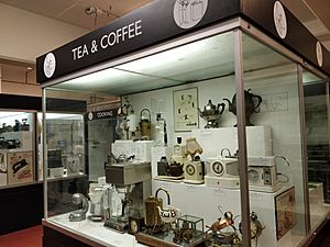 Archivo:Exhibit of Teasmades and other tea makers at the Science Museum, London, 2019
