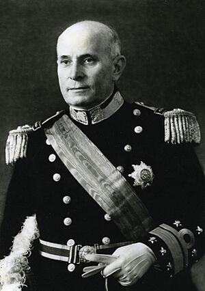 Archivo:Fotografia oficial do Presidente da República Américo Tomás