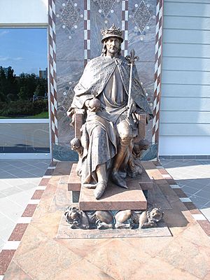 Gyongyos - Statue of Karoly Robert.jpg