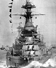 Archivo:HMS Royal Oak on manoeuvres, 1928