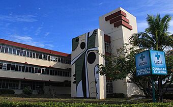 Archivo:Hospital Clínico Quirúrgico Lucía Íñiguez Landín
