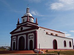 Iglesia camino al Cabo San Román.jpg