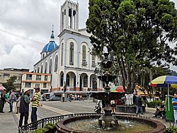 Iglesia de Nuestra Señora del Rosario, Aranzazu - desde la fuente.jpg