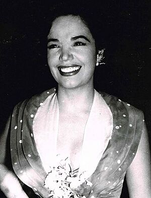 Leonor Llausás, circa 1950s (cropped).jpg