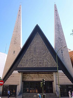 Archivo:Madrid - Iglesia del Santísimo Sacramento y Convento de los Padres Sacramentinos 02