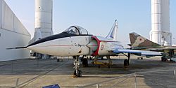Archivo:Mirage 4000 musée du Bourget P1010728