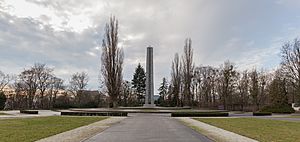 Archivo:Monumento a los Héroes, Parque Ciudadela, Poznan, Polonia, 2019-12-18, DD 02