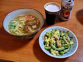 Archivo:Okinawa soba and goya chanpuru