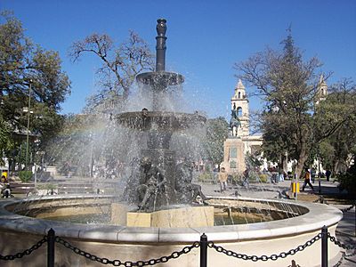 Archivo:Plaza Libertad en Santiago del Estero