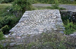 Archivo:Pontón del Arroyo de Francamuerta. Redipuertas-LE (2)