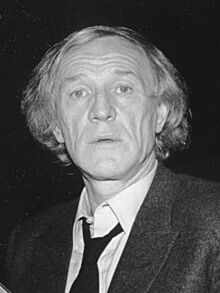 Richard Harris 1985 (1).jpg