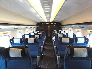 Archivo:Shinkansen N700-series-766-8000 Green-Car