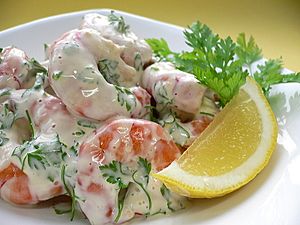 Archivo:Shrimp cream salad with lemon wedge