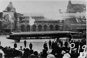 Archivo:Soviet-R-12-nuclear-ballistic missile