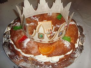 Archivo:Típico Roscón de Reyes (Castellón, España)