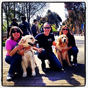 Archivo:Therapy Fluffies Event at UC San Diego with Founder Torrey Trust