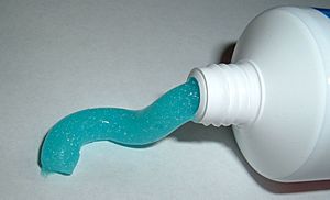 Archivo:Toothpaste