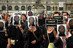 Archivo:Troy Davis Paris demo