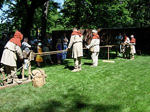 Archivo:Turku Medieval Markets, twisting rope