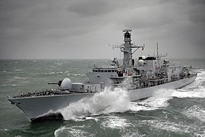 Archivo:Type 23 frigate HMS KENT at Sea, south of the Isle of Wight MOD 45158148
