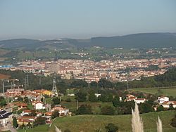 Archivo:Vista de Torrelavega desde el parque empresarial Besaya