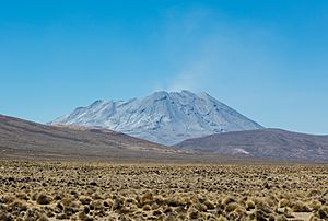 Archivo:Volcán Ubinas, Arequipa, Perú, 2015-08-02, DD 50