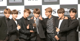 Archivo:170529 BTS at a press conference for the BBMAs (3)