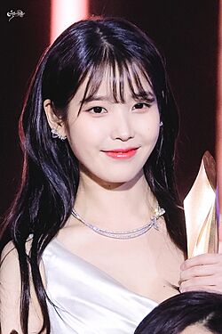 230428 백상예술대상 IU (5).jpg