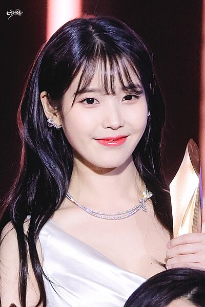 230428 백상예술대상 IU (5)