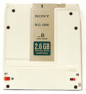 Archivo:2GB-MO-disk