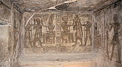 Archivo:Abu Simbel, Ramesses Temple, chamber decoration, Egypt, Oct 2004