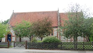 Archivo:All Saints Church, Hambledon Road, Denmead (NHLE Code 1095560) (May 2019) (2)