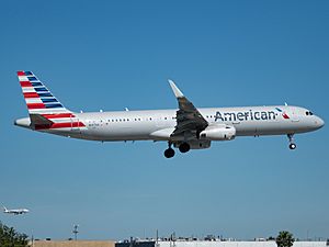 Archivo:American Airlines Airbus A321-231 (N147AA) Miami International Airport