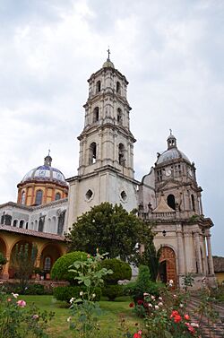 Basilica de Santa Maria en Tinguindin - Exterior (2).jpg