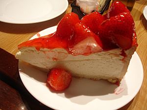 Archivo:Carnegie Deli Strawberry Cheesecake