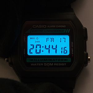 Archivo:Casio W-86 digital watch electroluminescent backlight (i)