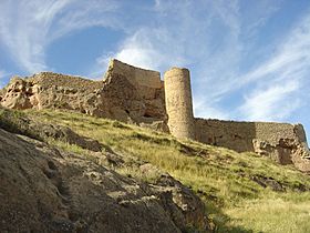 Archivo:Castillo-de-Arnedo-La-Rioja