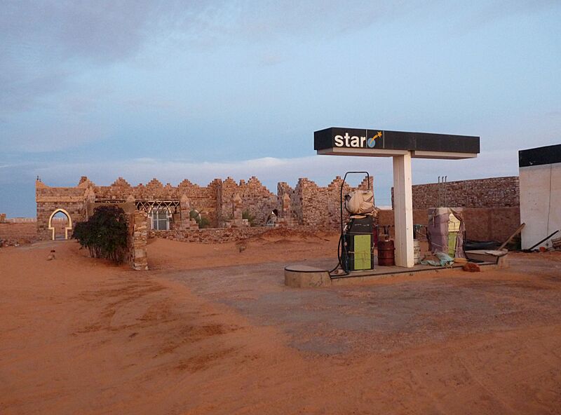 Chinguetti petrol station (02)