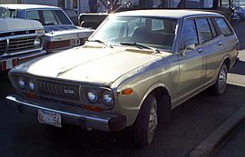 Archivo:Datsun 710 wagon