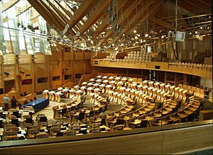 Archivo:Debating chamber, Scottish Parliament (31-05-2006)