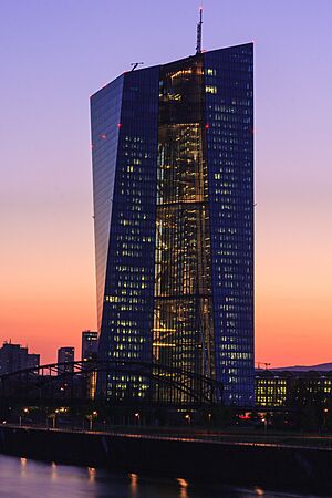 Archivo:ECB Frankfurt at Sunset