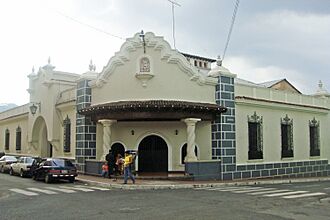 Archivo:ES Santa Ana 06 2011 2545