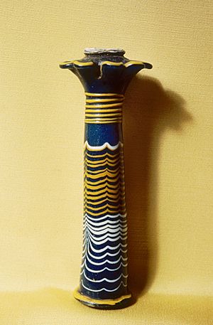 Archivo:Egyptian - Palm Column Kohl Tube - Walters 4741