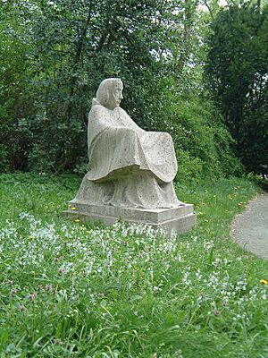 Archivo:Güstrow Barlachs-Mutter-Erde